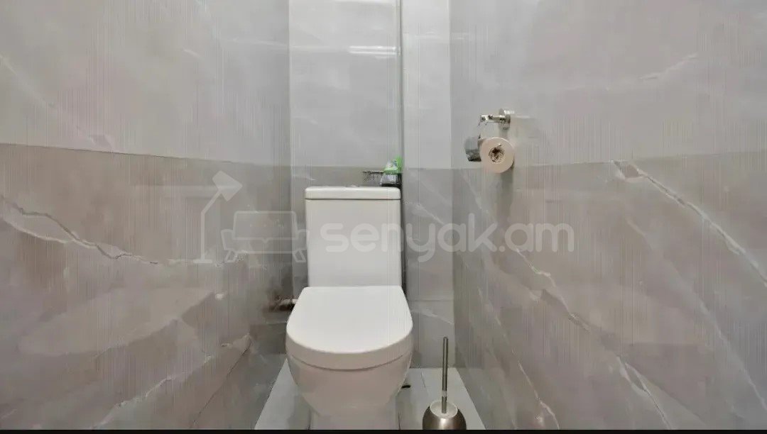 4 Սենյականոց Բնակարան Քարե Շենքում, 125քմ, 2/5 հարկ, Կապիտալ Վերանորոգված