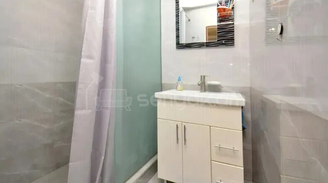 4 Սենյականոց Բնակարան Քարե Շենքում, 125քմ, 2/5 հարկ, Կապիտալ Վերանորոգված