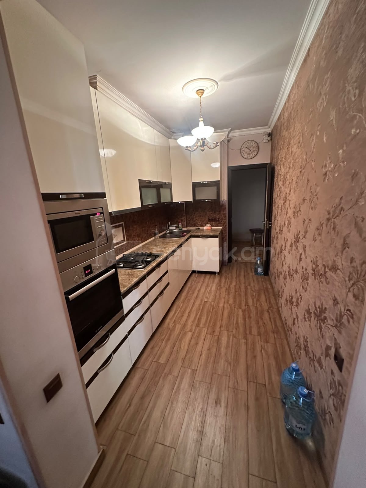 4 Սենյականոց Բնակարան Քարե Շենքում, 80քմ, 5/9 հարկ, Դիզայներական Վերանորոգված, Կահավորված, Արևկող