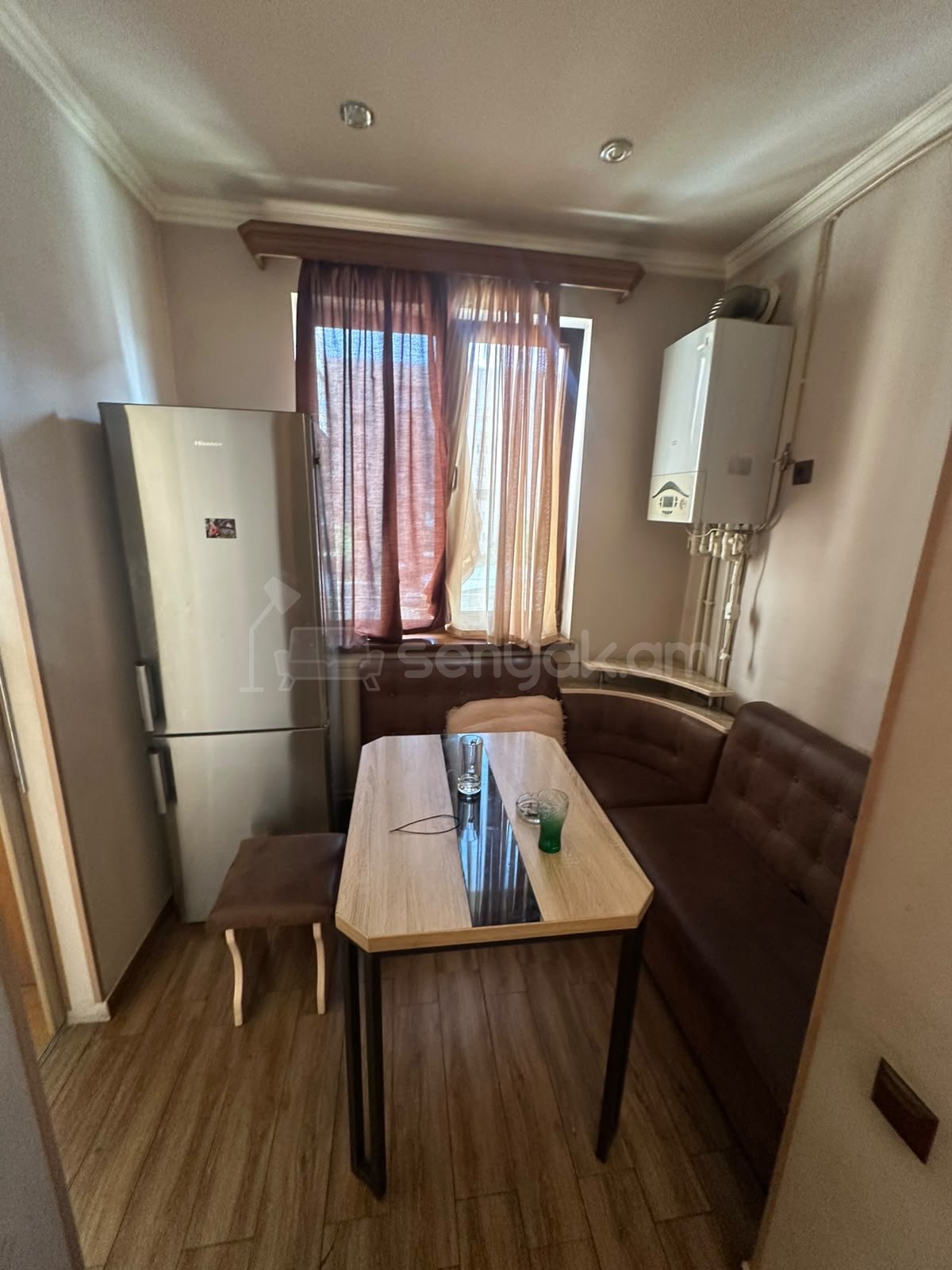 4 Սենյականոց Բնակարան Քարե Շենքում, 80քմ, 5/9 հարկ, Դիզայներական Վերանորոգված, Կահավորված, Արևկող