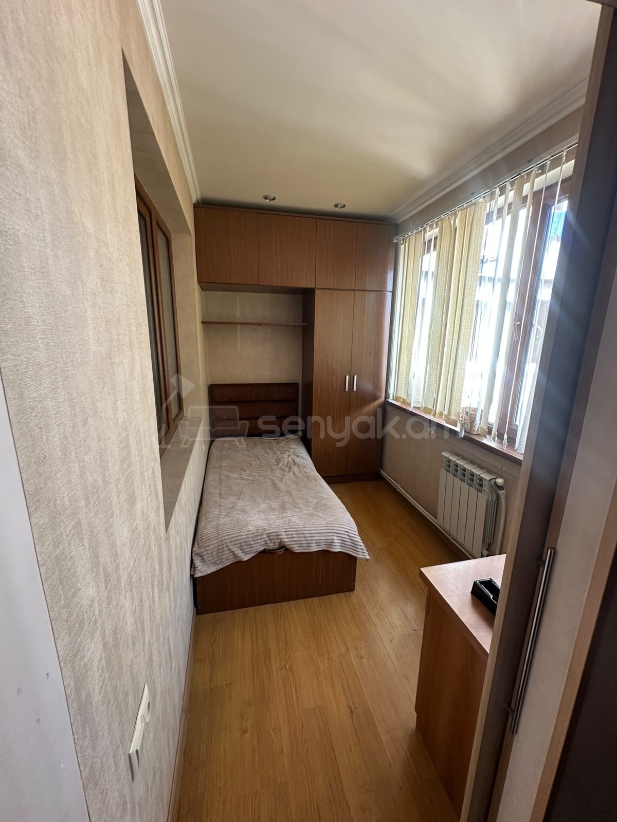 4 Սենյականոց Բնակարան Քարե Շենքում, 80քմ, 5/9 հարկ, Դիզայներական Վերանորոգված, Կահավորված, Արևկող