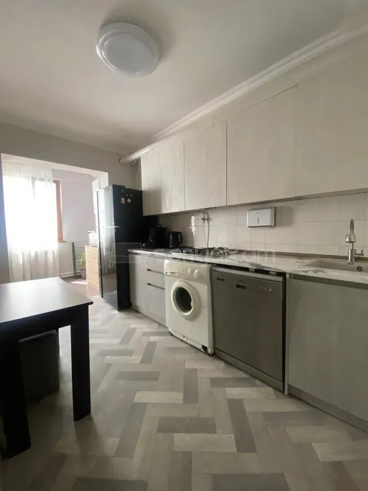 3 Սենյականոց Բնակարան, 84քմ, 2/9 հարկ, Կապիտալ Վերանորոգված
