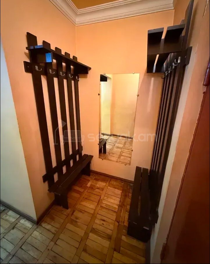 3 Սենյականոց Բնակարան Քարե Շենքում, 80քմ, 1/5 հարկ, Նորմալ Վիճակում, Կահավորված