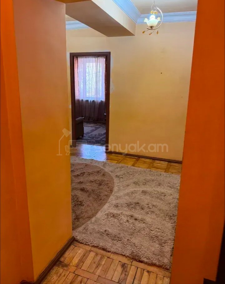 3 Սենյականոց Բնակարան Քարե Շենքում, 80քմ, 1/5 հարկ, Նորմալ Վիճակում, Կահավորված