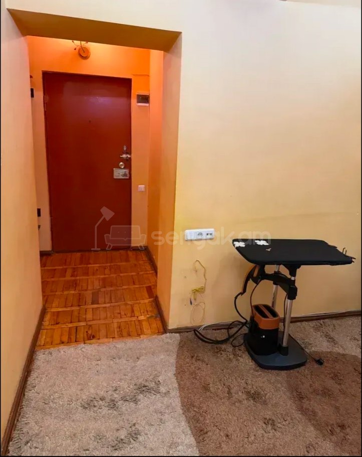 3 Սենյականոց Բնակարան Քարե Շենքում, 80քմ, 1/5 հարկ, Նորմալ Վիճակում, Կահավորված