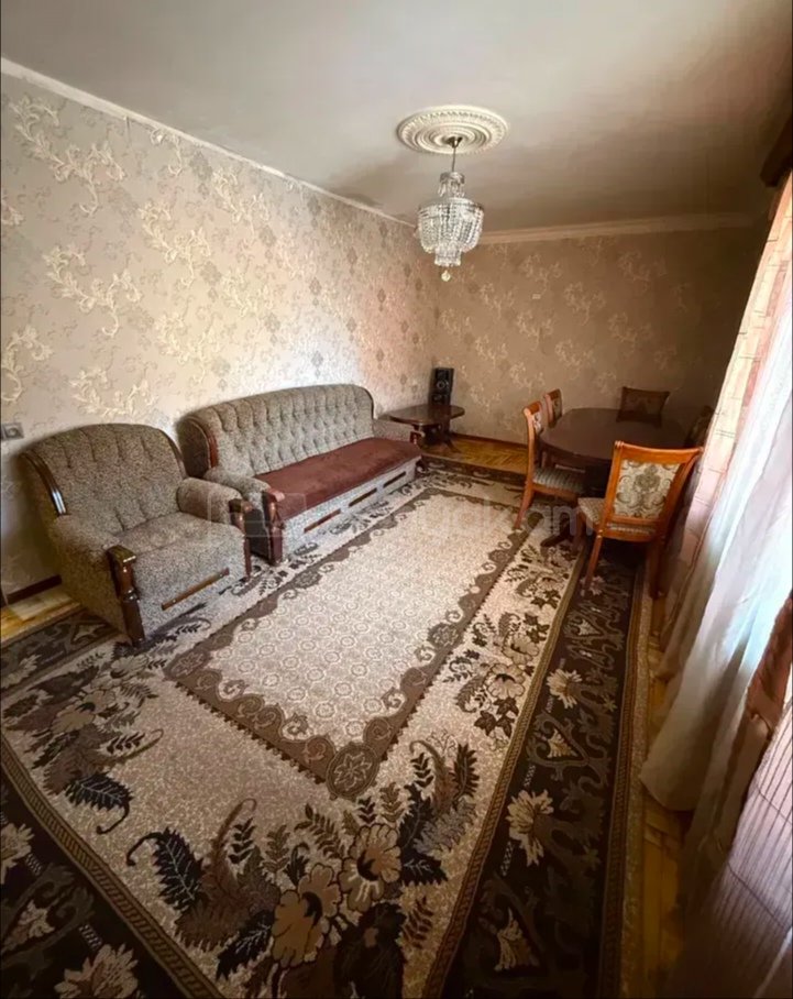 3 Սենյականոց Բնակարան Քարե Շենքում, 80քմ, 1/5 հարկ, Նորմալ Վիճակում, Կահավորված