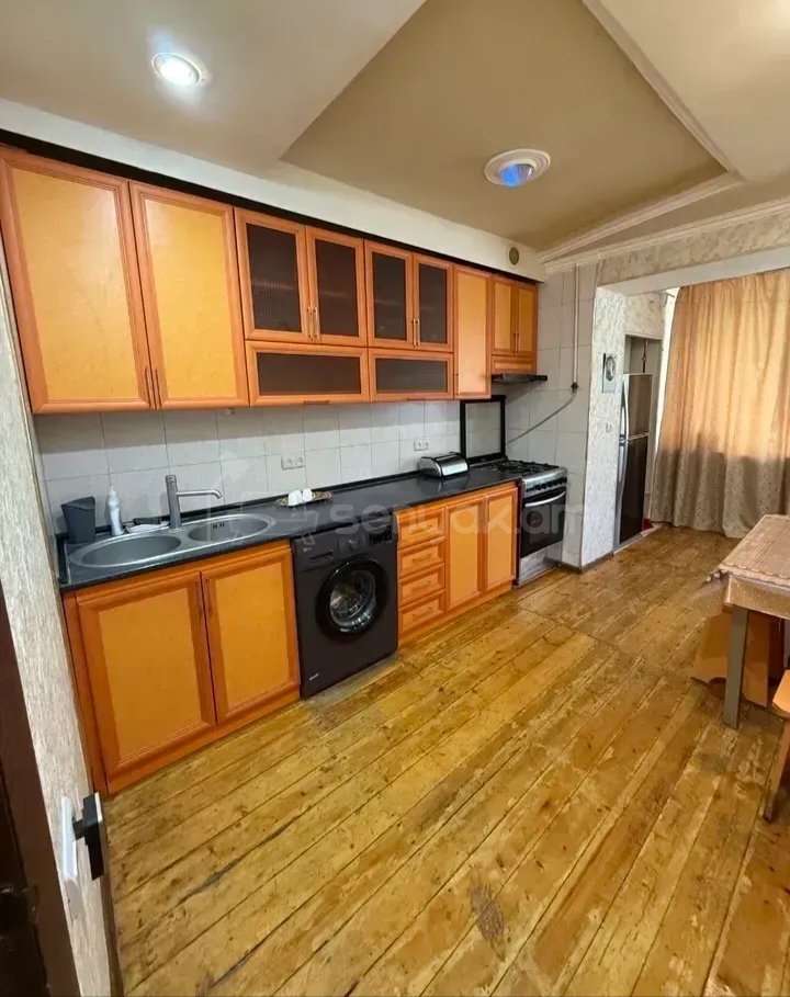3 Սենյականոց Բնակարան Քարե Շենքում, 80քմ, 1/5 հարկ, Նորմալ Վիճակում, Կահավորված