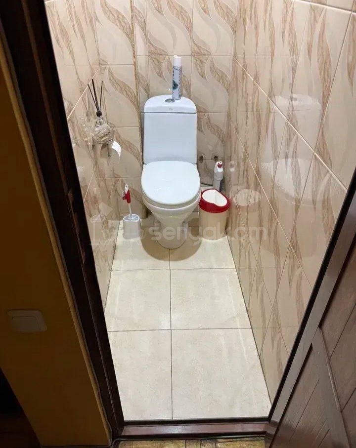 3 Սենյականոց Բնակարան Քարե Շենքում, 80քմ, 1/5 հարկ, Նորմալ Վիճակում, Կահավորված