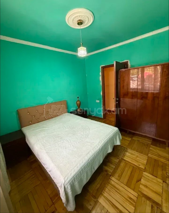 3 Սենյականոց Բնակարան Քարե Շենքում, 80քմ, 1/5 հարկ, Նորմալ Վիճակում, Կահավորված
