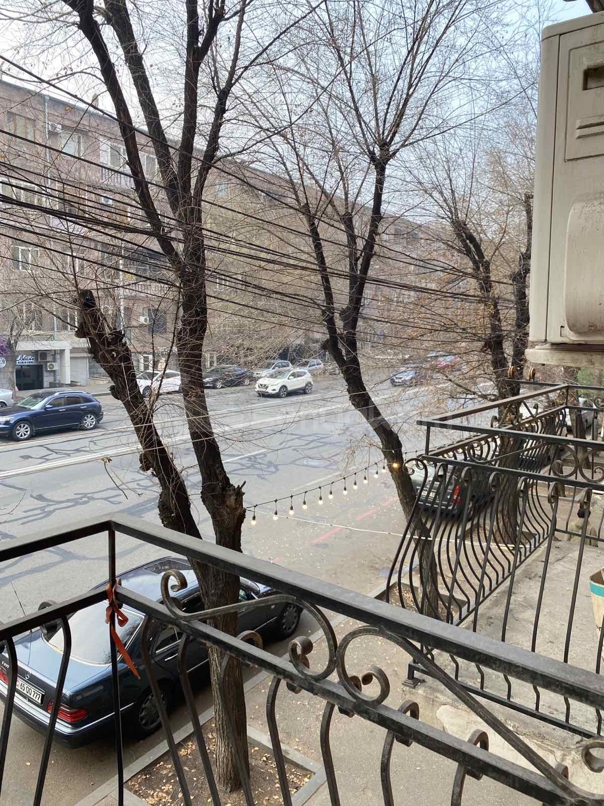 3 Սենյականոց Բնակարան Քարե Շենքում, 65քմ, 2/4 հարկ, Կապիտալ Վերանորոգված, Կահավորված, Արևկող