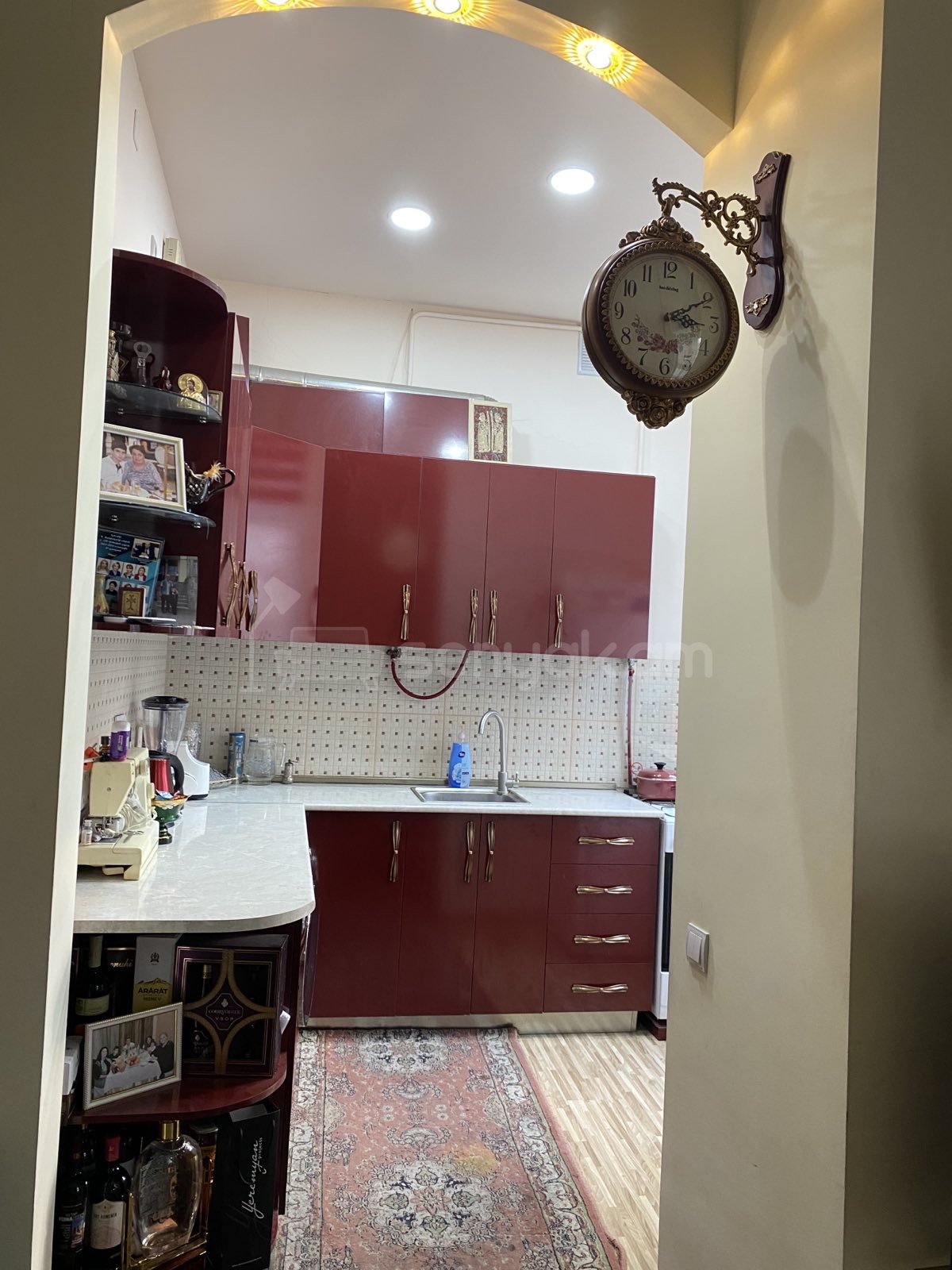 3 Սենյականոց Բնակարան Քարե Շենքում, 65քմ, 2/4 հարկ, Կապիտալ Վերանորոգված, Կահավորված, Արևկող