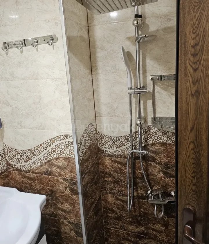 3 Սենյականոց Բնակարան Քարե Շենքում, 63քմ, 3/5 հարկ, Կապիտալ Վերանորոգված, Կահավորված, Արևկող