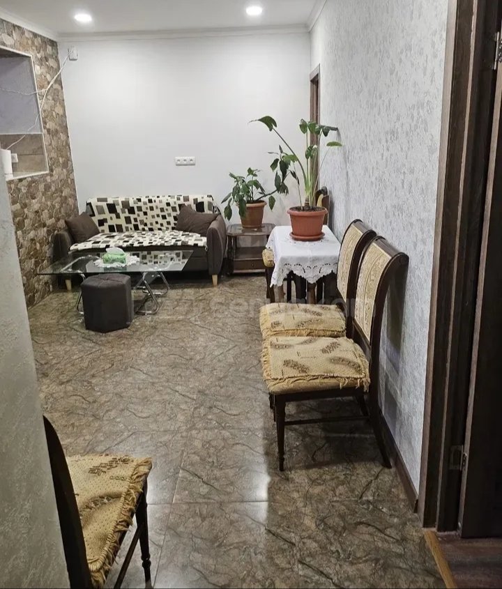 3 Սենյականոց Բնակարան Քարե Շենքում, 63քմ, 3/5 հարկ, Կապիտալ Վերանորոգված, Կահավորված, Արևկող