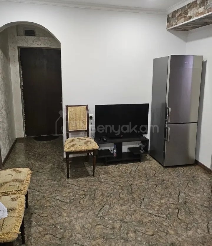 3 Սենյականոց Բնակարան Քարե Շենքում, 63քմ, 3/5 հարկ, Կապիտալ Վերանորոգված, Կահավորված, Արևկող
