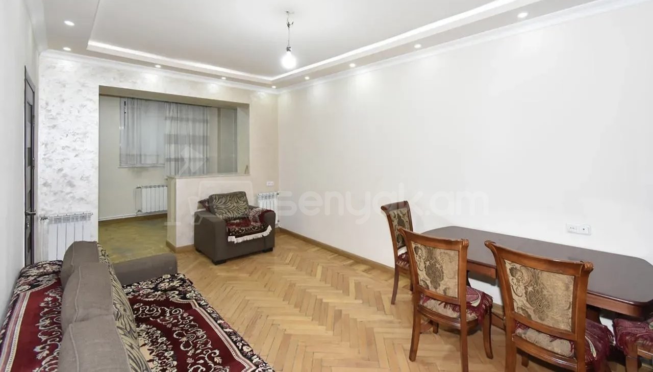 3 Սենյականոց Բնակարան Քարե Շենքում, 78քմ, 1/5 հարկ, Նորմալ Վիճակում, Կահավորված