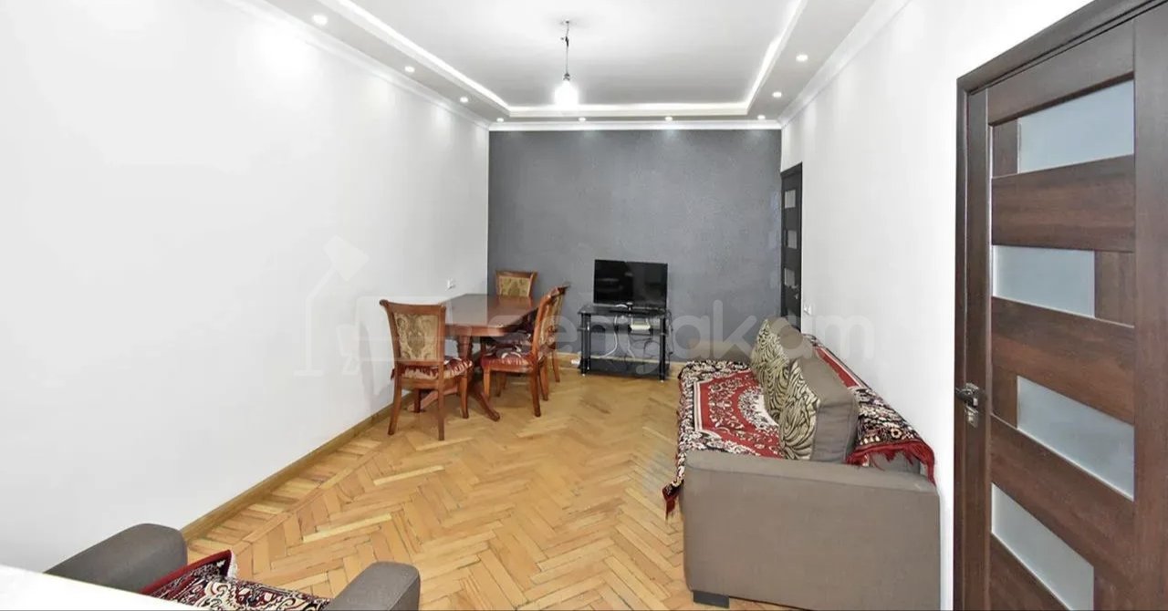 3 Սենյականոց Բնակարան Քարե Շենքում, 78քմ, 1/5 հարկ, Նորմալ Վիճակում, Կահավորված