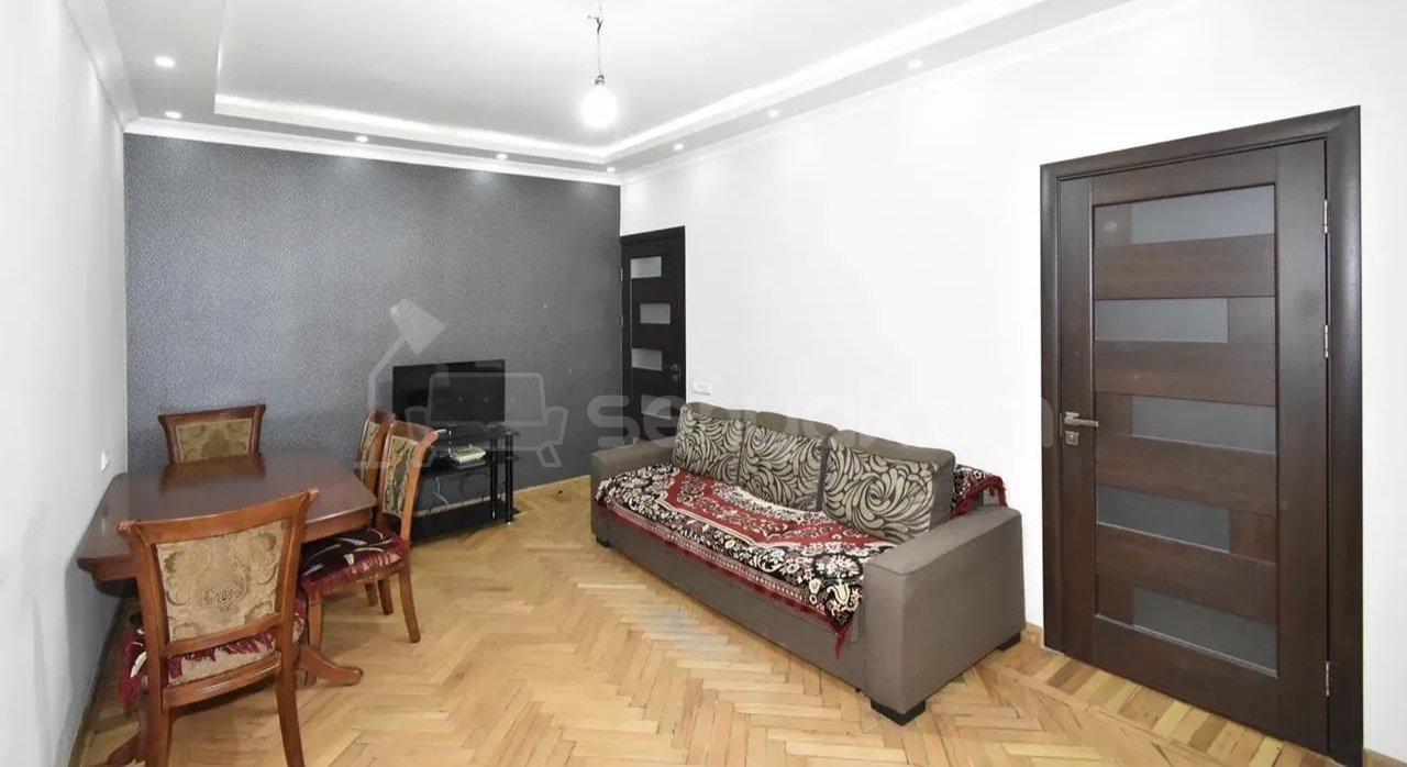 3 Սենյականոց Բնակարան Քարե Շենքում, 78քմ, 1/5 հարկ, Նորմալ Վիճակում, Կահավորված