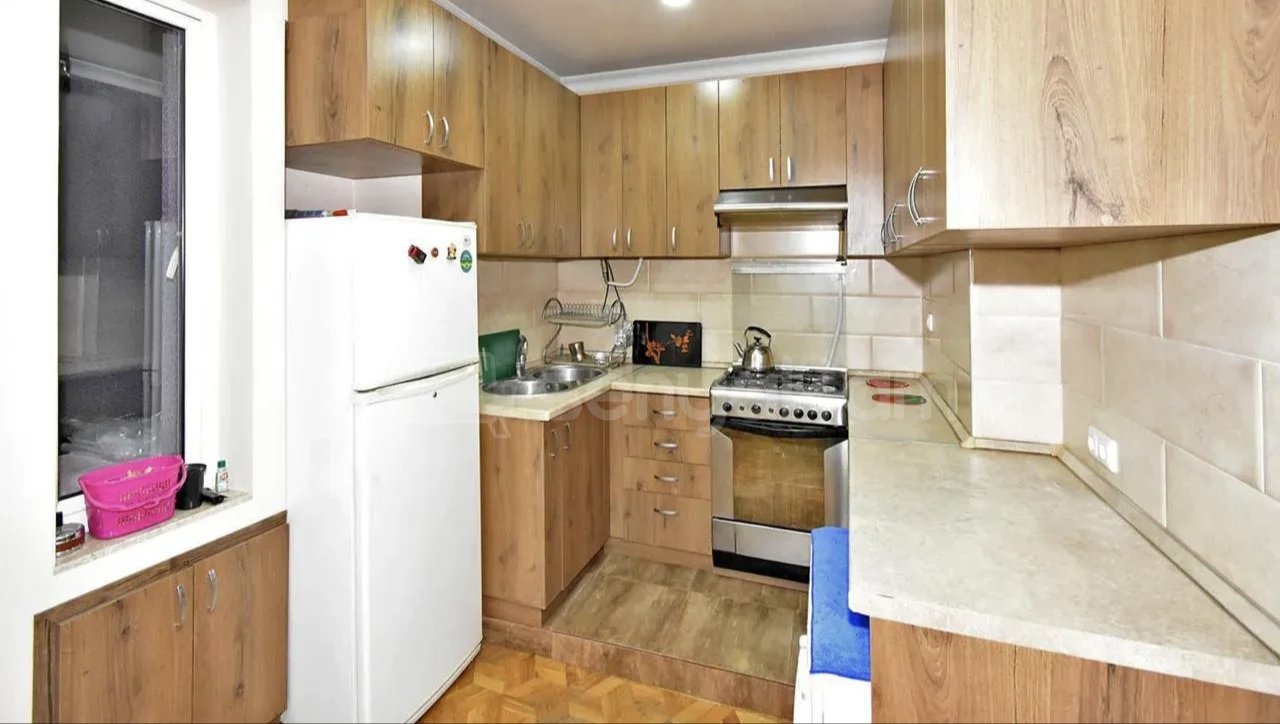 3 Սենյականոց Բնակարան Քարե Շենքում, 78քմ, 1/5 հարկ, Նորմալ Վիճակում, Կահավորված