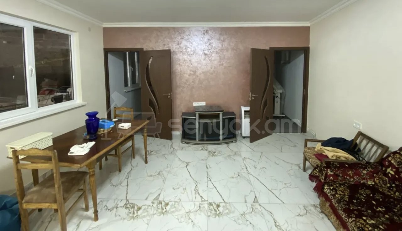 3 Սենյականոց Բնակարան Քարե Շենքում, 58քմ, 2/2 հարկ, Կապիտալ Վերանորոգված, Կահավորված, Արևկող
