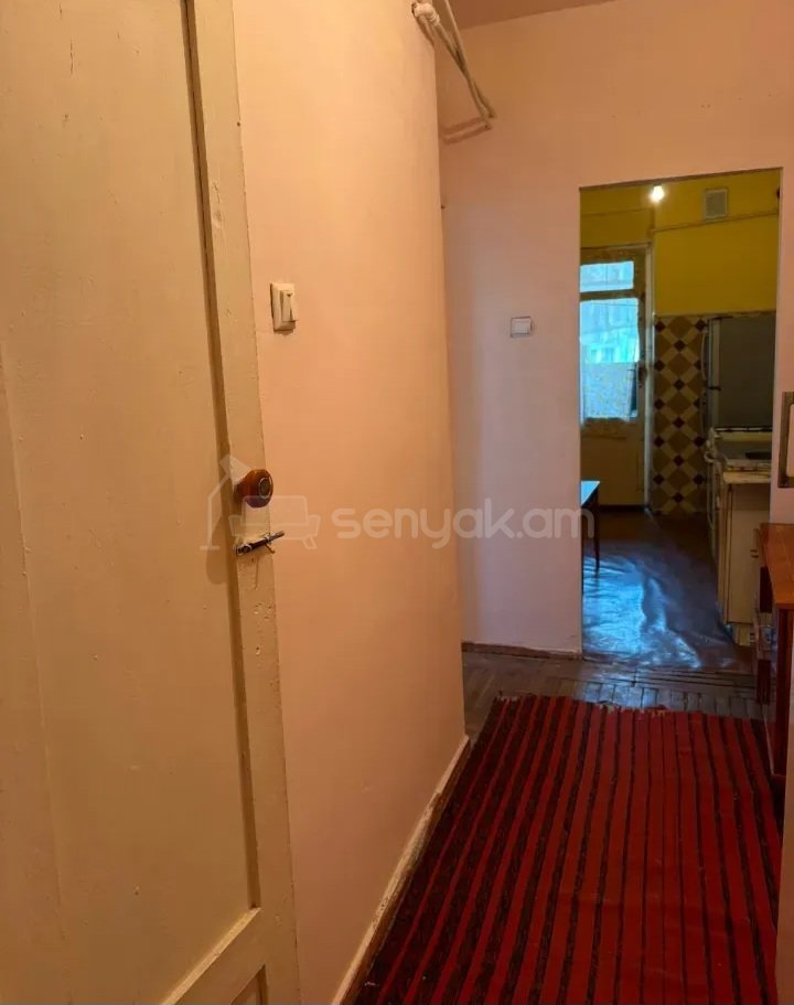 1 Սենյականոց Բնակարան Քարե Շենքում, 48քմ, 5/5 հարկ, Պետական Վիճակում