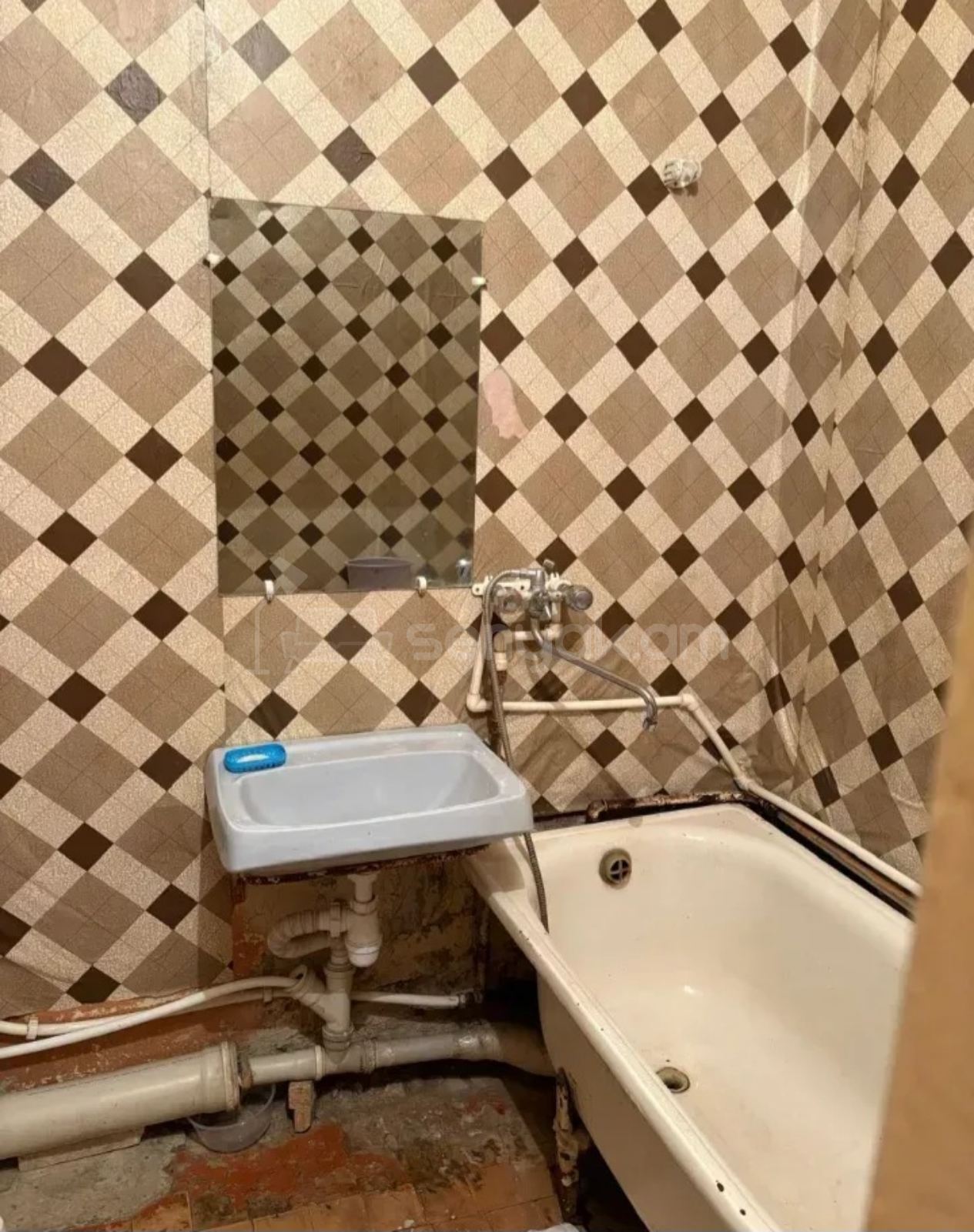1 Սենյականոց Բնակարան Քարե Շենքում, 48քմ, 5/5 հարկ, Պետական Վիճակում