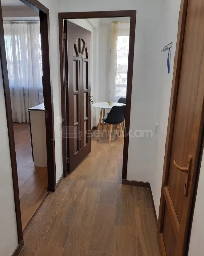 1 Սենյականոց Բնակարան, 43քմ, 5/7 հարկ, Կոսմետիկ Վերանորոգված