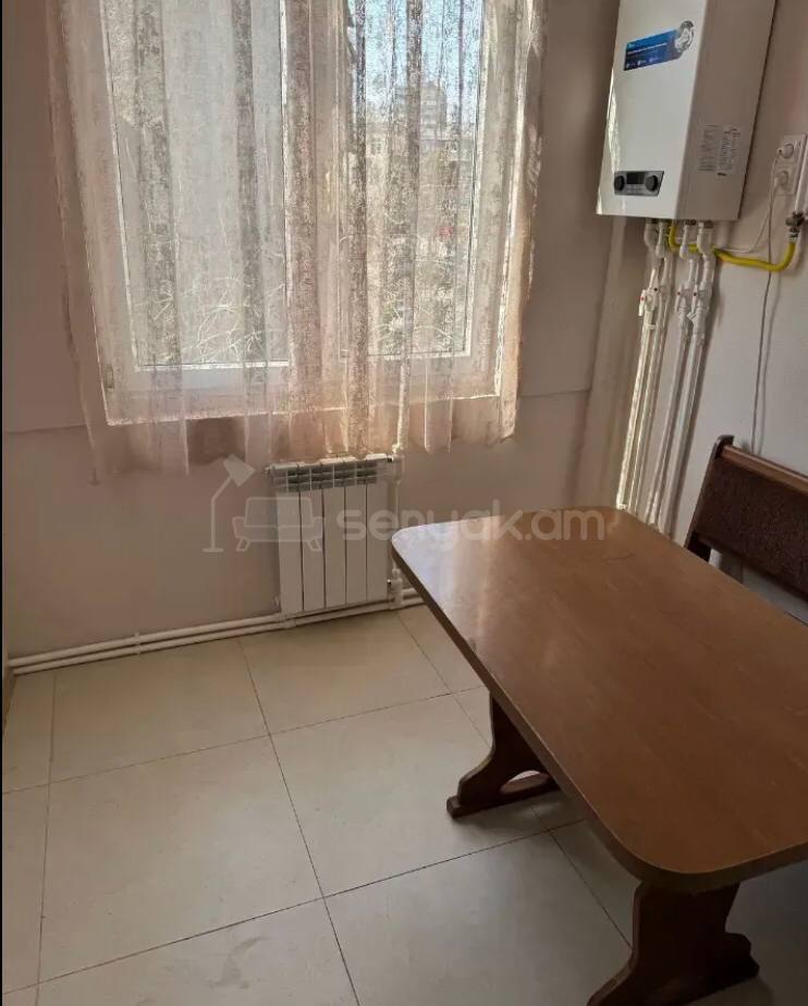 3 Սենյականոց Բնակարան Քարե Շենքում, 72քմ, 3/5 հարկ, Կոսմետիկ Վերանորոգված, Կահավորված