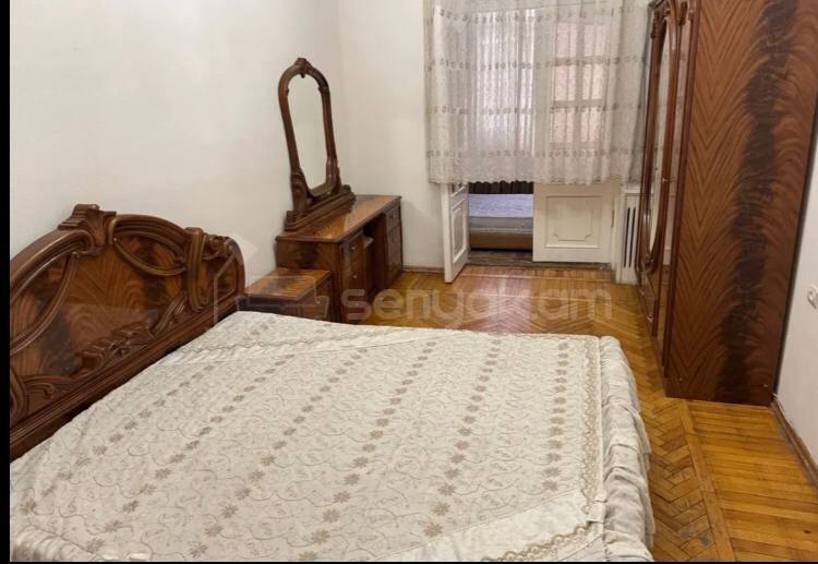 3 Սենյականոց Բնակարան Քարե Շենքում, 72քմ, 3/5 հարկ, Կոսմետիկ Վերանորոգված, Կահավորված