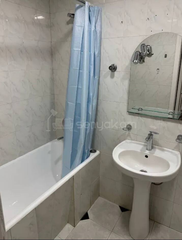 3 Սենյականոց Բնակարան Քարե Շենքում, 72քմ, 3/5 հարկ, Կոսմետիկ Վերանորոգված, Կահավորված
