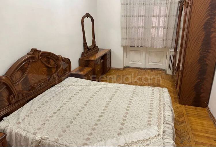 3 Սենյականոց Բնակարան Քարե Շենքում, 72քմ, 3/5 հարկ, Կոսմետիկ Վերանորոգված, Կահավորված