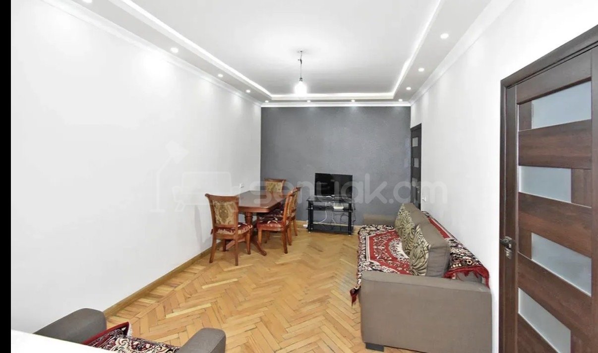 3 Սենյականոց Բնակարան Քարե Շենքում, 72քմ, 1/5 հարկ, Կապիտալ Վերանորոգված, Կահավորված