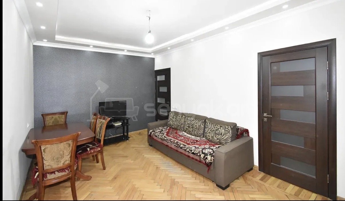 3 Սենյականոց Բնակարան Քարե Շենքում, 72քմ, 1/5 հարկ, Կապիտալ Վերանորոգված, Կահավորված