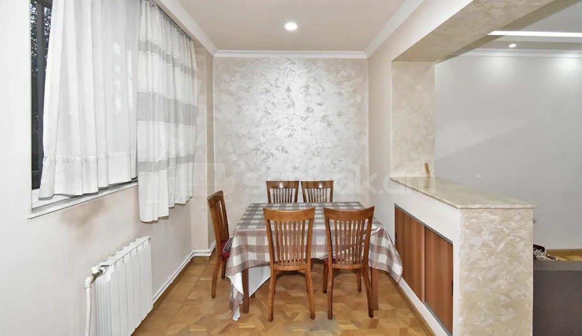 3 Սենյականոց Բնակարան Քարե Շենքում, 72քմ, 1/5 հարկ, Կապիտալ Վերանորոգված, Կահավորված