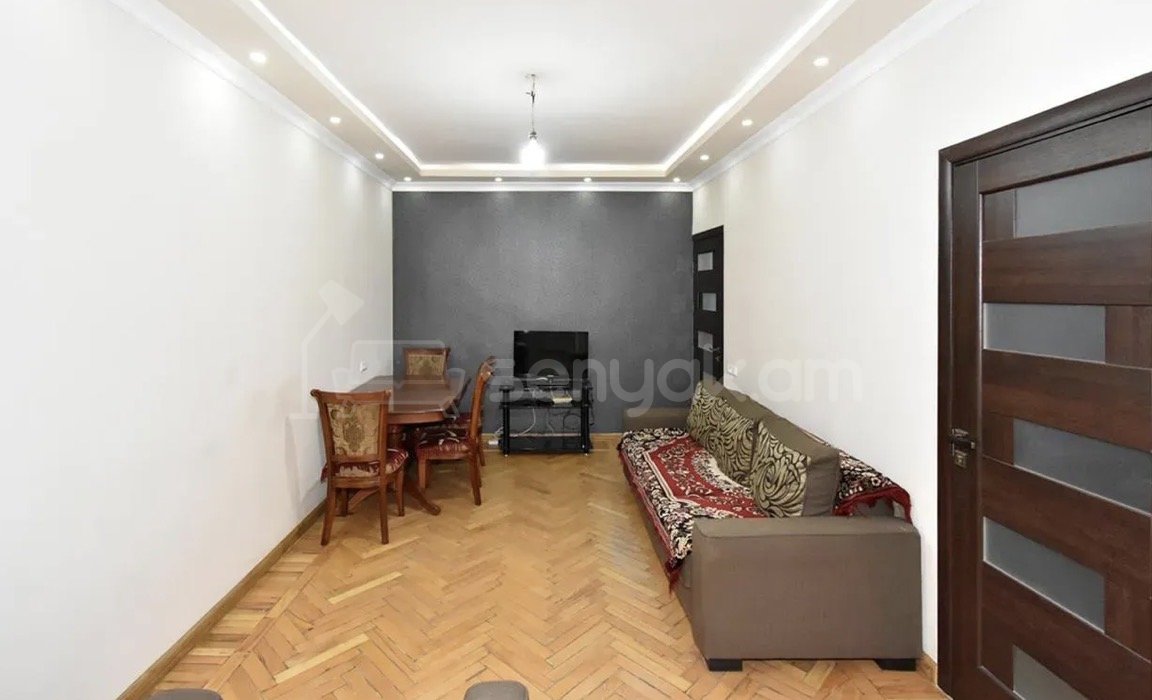 3 Սենյականոց Բնակարան Քարե Շենքում, 72քմ, 1/5 հարկ, Կապիտալ Վերանորոգված, Կահավորված
