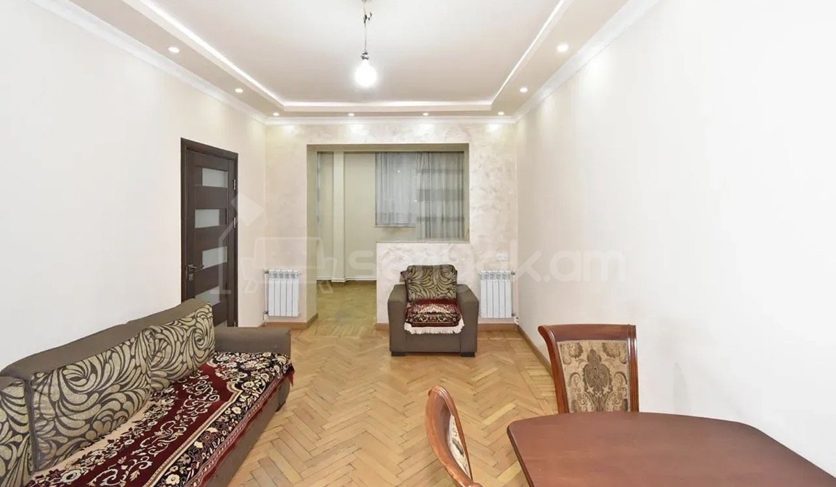 3 Սենյականոց Բնակարան Քարե Շենքում, 72քմ, 1/5 հարկ, Կապիտալ Վերանորոգված, Կահավորված