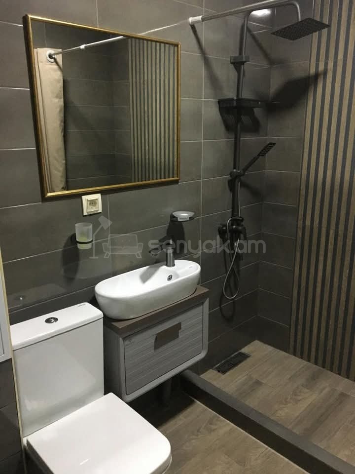3 Սենյականոց Բնակարան Քարե Շենքում, 62քմ, 1/4 հարկ, Կապիտալ Վերանորոգված