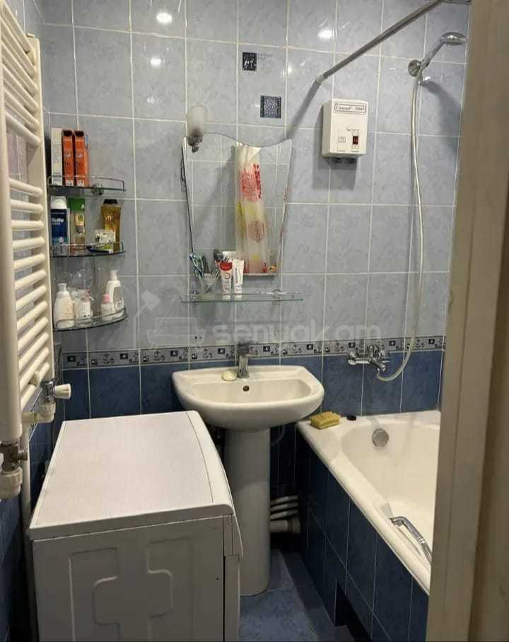 3 Սենյականոց Բնակարան, 80քմ, 5/9 հարկ, Նորմալ Վիճակում