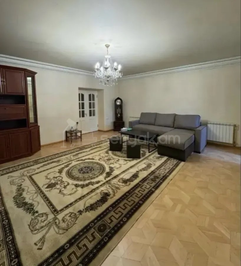 5 Սենյականոց Բնակարան Քարե Շենքում, 140քմ, 3/5 հարկ, Նորմալ Վիճակում, Կահավորված