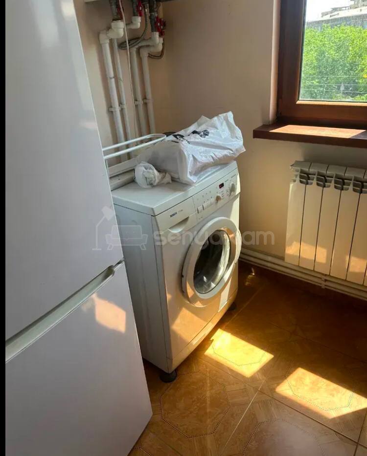 3 Սենյականոց Բնակարան Քարե Շենքում, 68քմ, 3/5 հարկ, Կոսմետիկ Վերանորոգված, Կահավորված