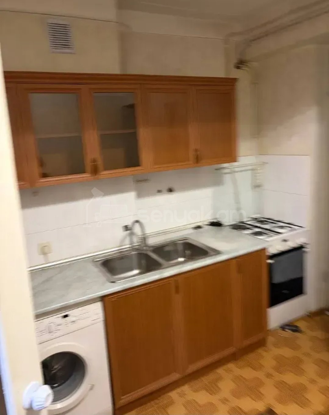 3 Սենյականոց Բնակարան, 80քմ, 2/9 հարկ, Նորմալ Վիճակում, Կահավորված, Արևկող