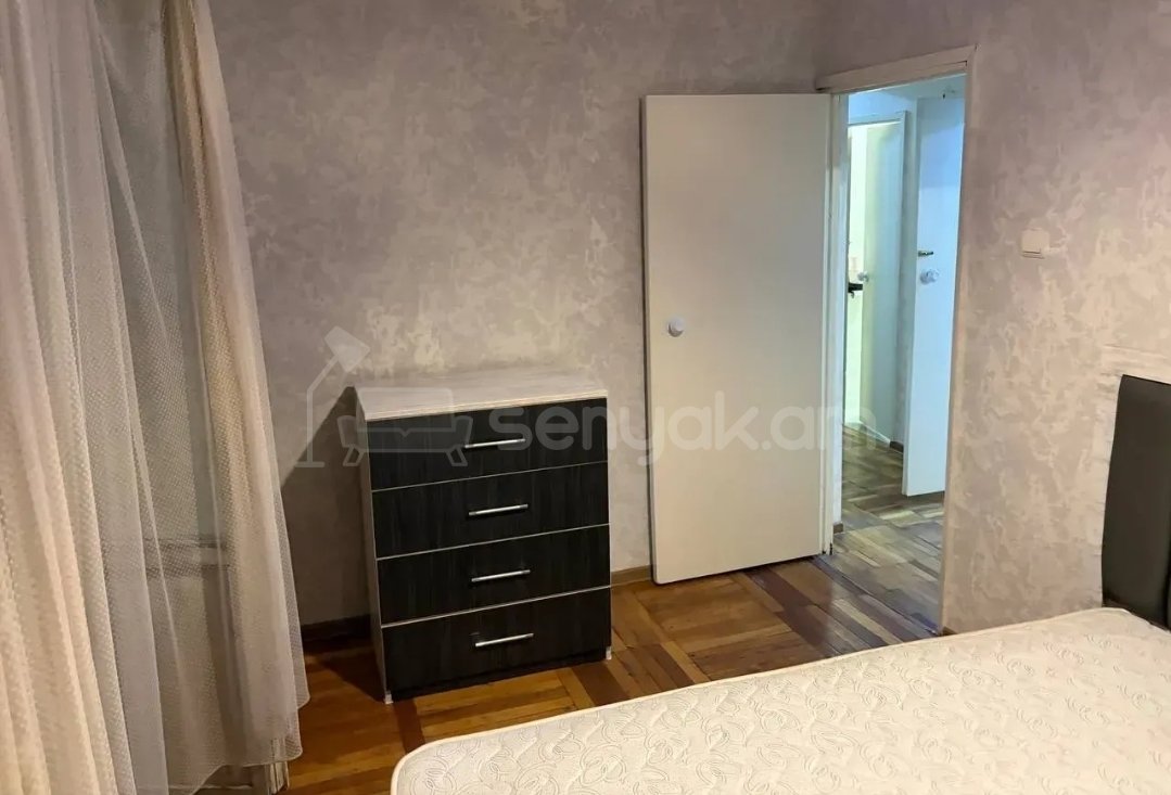 3 Սենյականոց Բնակարան, 80քմ, 2/9 հարկ, Նորմալ Վիճակում, Կահավորված, Արևկող