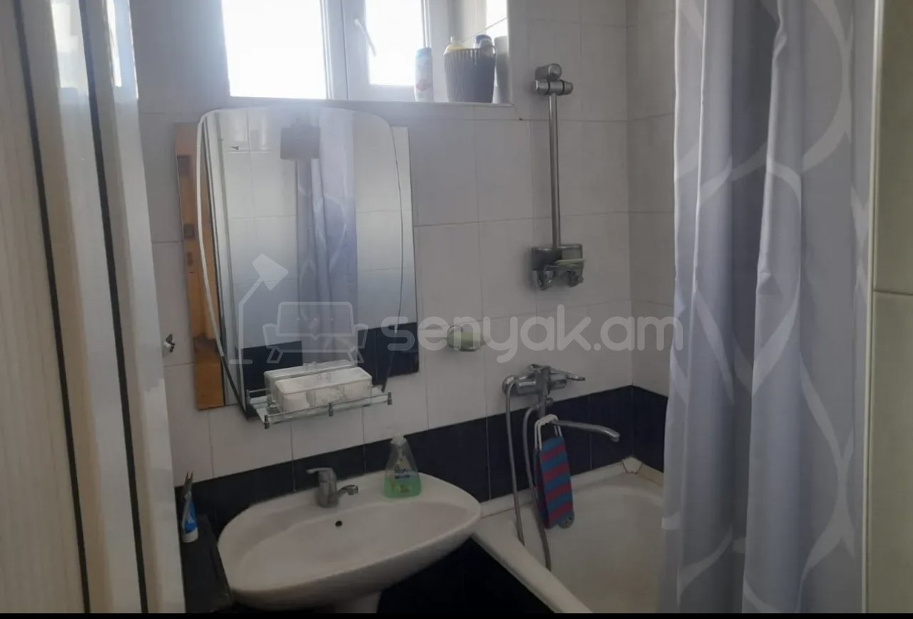 5 Սենյականոց Բնակարան Քարե Շենքում, 99քմ, 6/8 հարկ, Կապիտալ Վերանորոգված