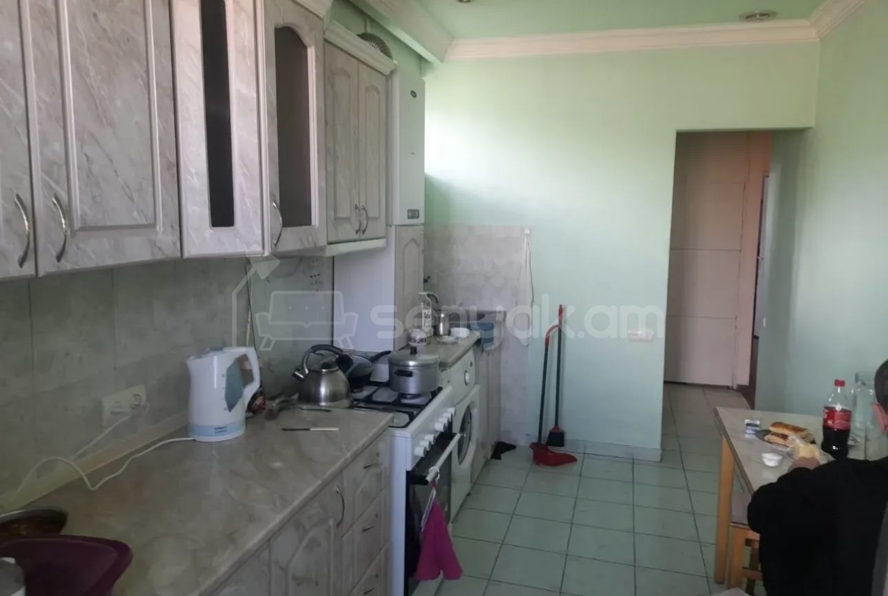 5 Սենյականոց Բնակարան Քարե Շենքում, 99քմ, 6/8 հարկ, Կապիտալ Վերանորոգված