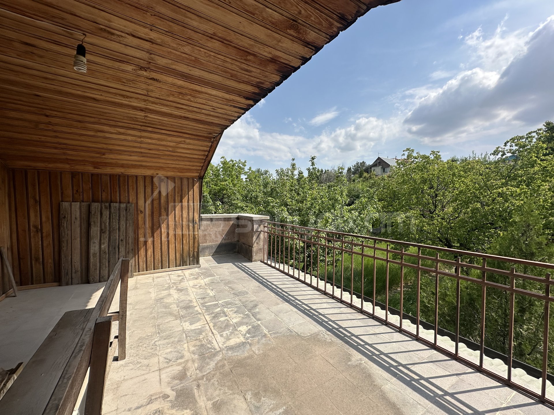 2 Սենյականոց Սեփական Տուն, 111քմ, Կոսմետիկ Վերանորոգված, Ավտոտնակով