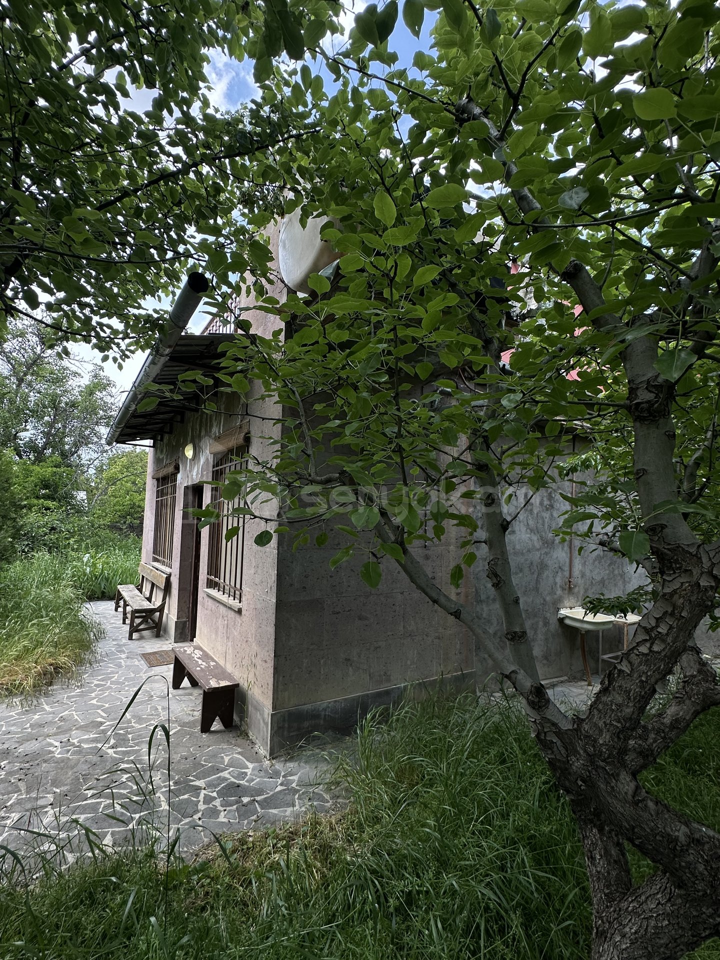 2 Սենյականոց Սեփական Տուն, 111քմ, Կոսմետիկ Վերանորոգված, Ավտոտնակով