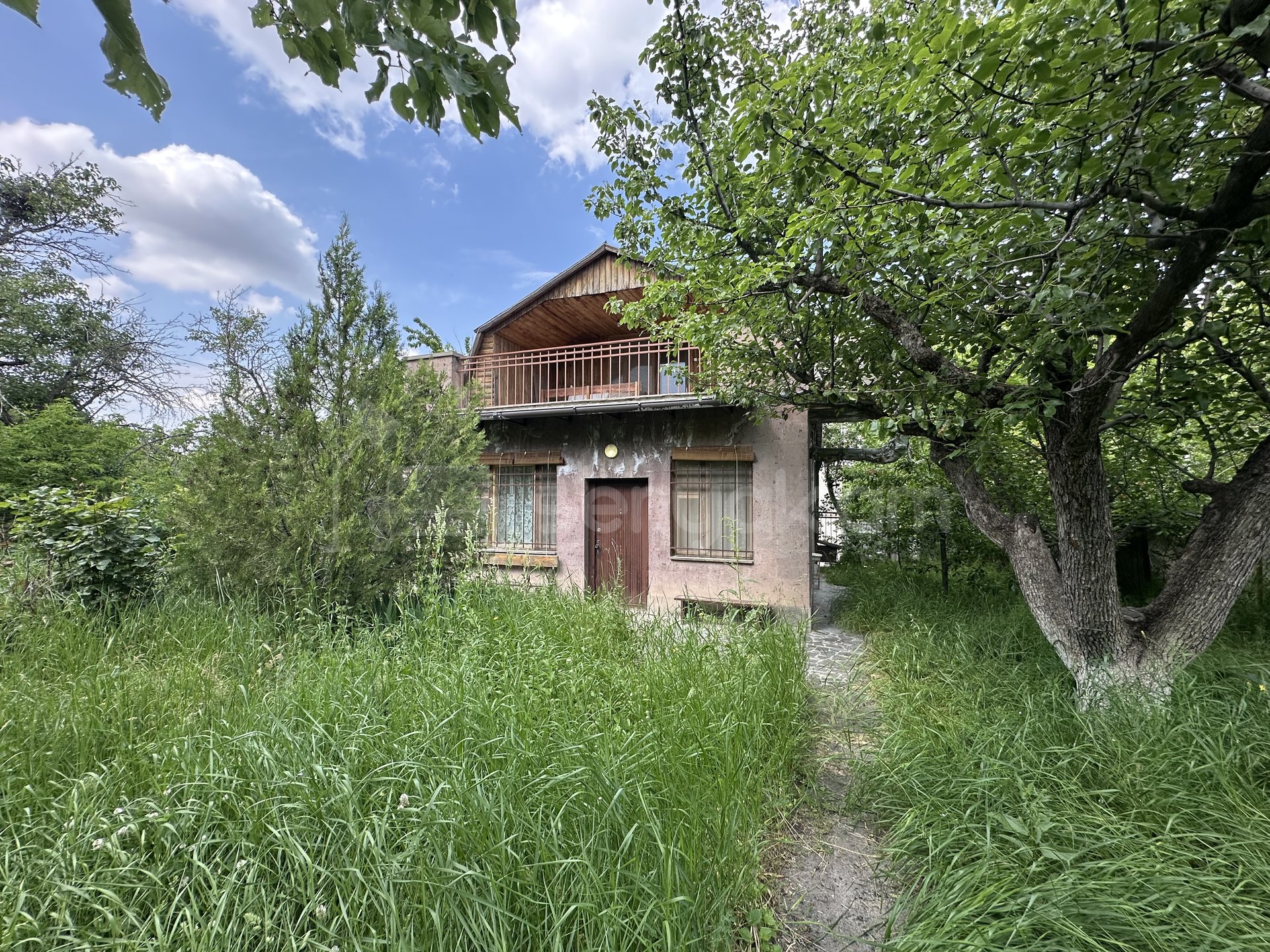 2 Սենյականոց Սեփական Տուն, 111քմ, Կոսմետիկ Վերանորոգված, Ավտոտնակով