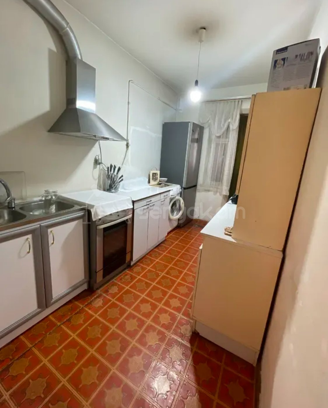 4 Սենյականոց Բնակարան, 101քմ, 3/9 հարկ, Պետական Վիճակում