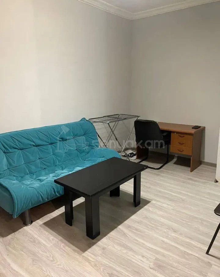1 Սենյականոց Բնակարան Քարե Շենքում, 35քմ, 2/5 հարկ, Կապիտալ Վերանորոգված