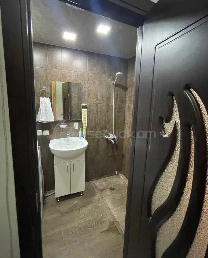 1 Սենյականոց Բնակարան Քարե Շենքում, 35քմ, 2/5 հարկ, Կապիտալ Վերանորոգված