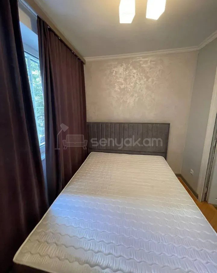 1 Սենյականոց Բնակարան Քարե Շենքում, 35քմ, 2/5 հարկ, Կապիտալ Վերանորոգված
